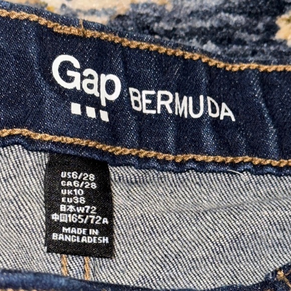 Sale Gap Women’s Dark Blue Denim Bermuda Shorts Size 6/28 - Picture 4 of 9